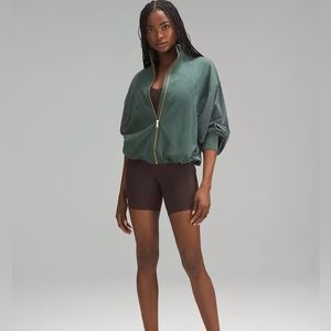 Lululemon Define Relaxed-Fit Jacket
Luon woman’s size 8; Color: dark Forest